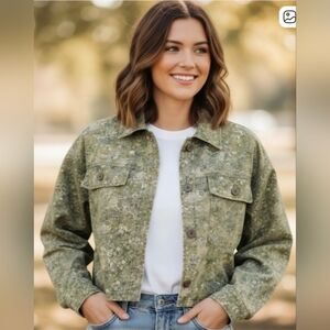 NWT Wild Fable Women's Cropped Canvas Surplus Shacket